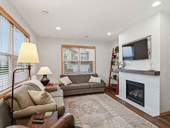 5th image of 186 Sawtooth Ct SE