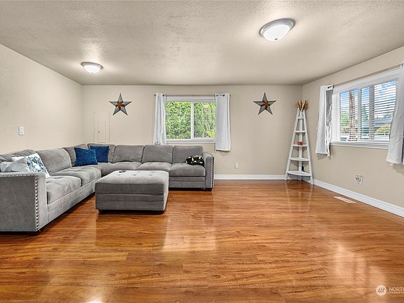 5th image of 813 8th Street NW