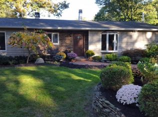 25 Autumn Dr, Mount Sinai, NY 11766