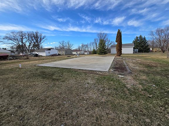 3rd image of 405 Rosabelle Ct
