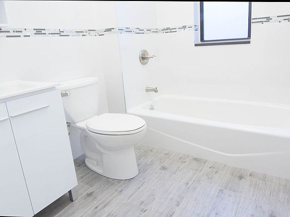 5th image of 162 W 54th St APT 4E