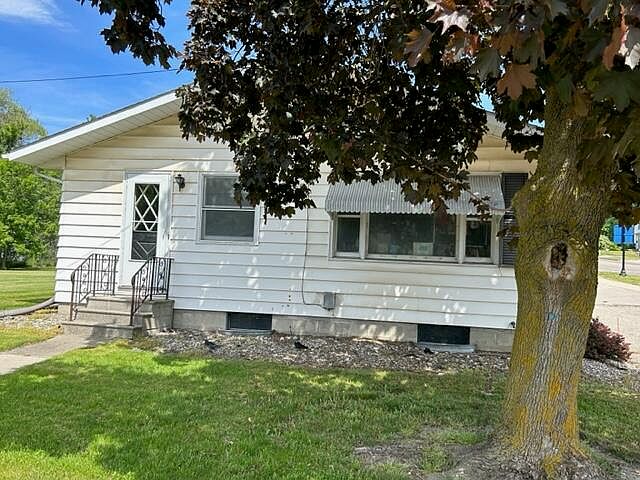 2nd image of 302 E Lincoln Ave