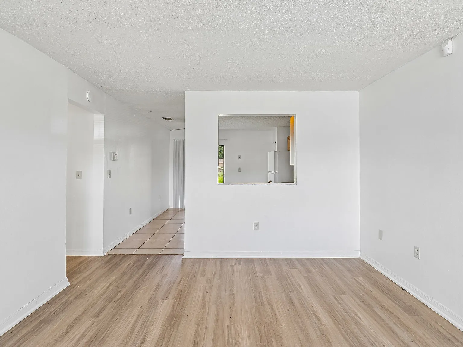 2 bed, 949 sqft, $1,599 — Photo 3