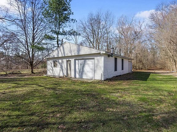 5th image of 6005 N Fir Rd