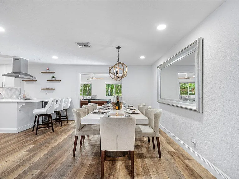 671 Lindell Blvd — Photo 8
