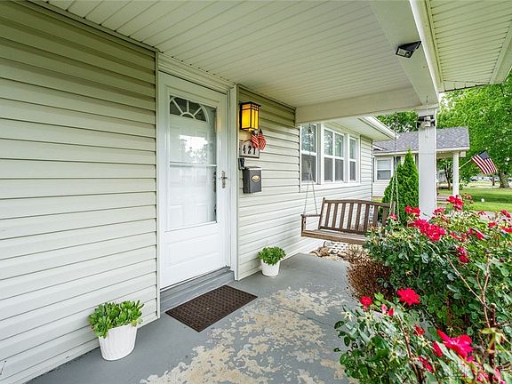 5th image of 427 Margaret Dr