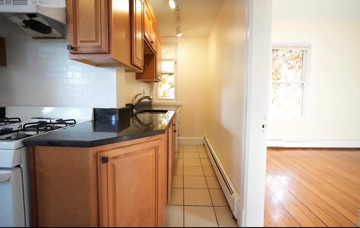 3 bed, 9999 sqft, $3,200 — Photo 4