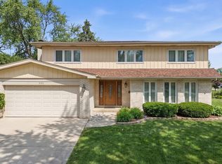 532 Lois Ct, Mount Prospect, IL 60056