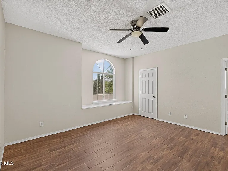 14224 Desert Ash Dr — Photo 27