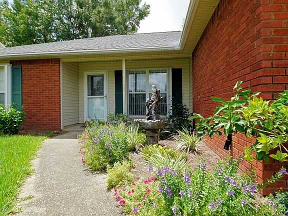 3rd image of 4495 Parkwood Sq
