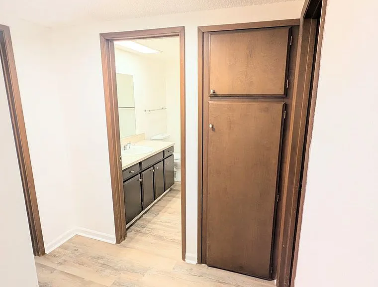 Kingcity Apartments — Photo 94