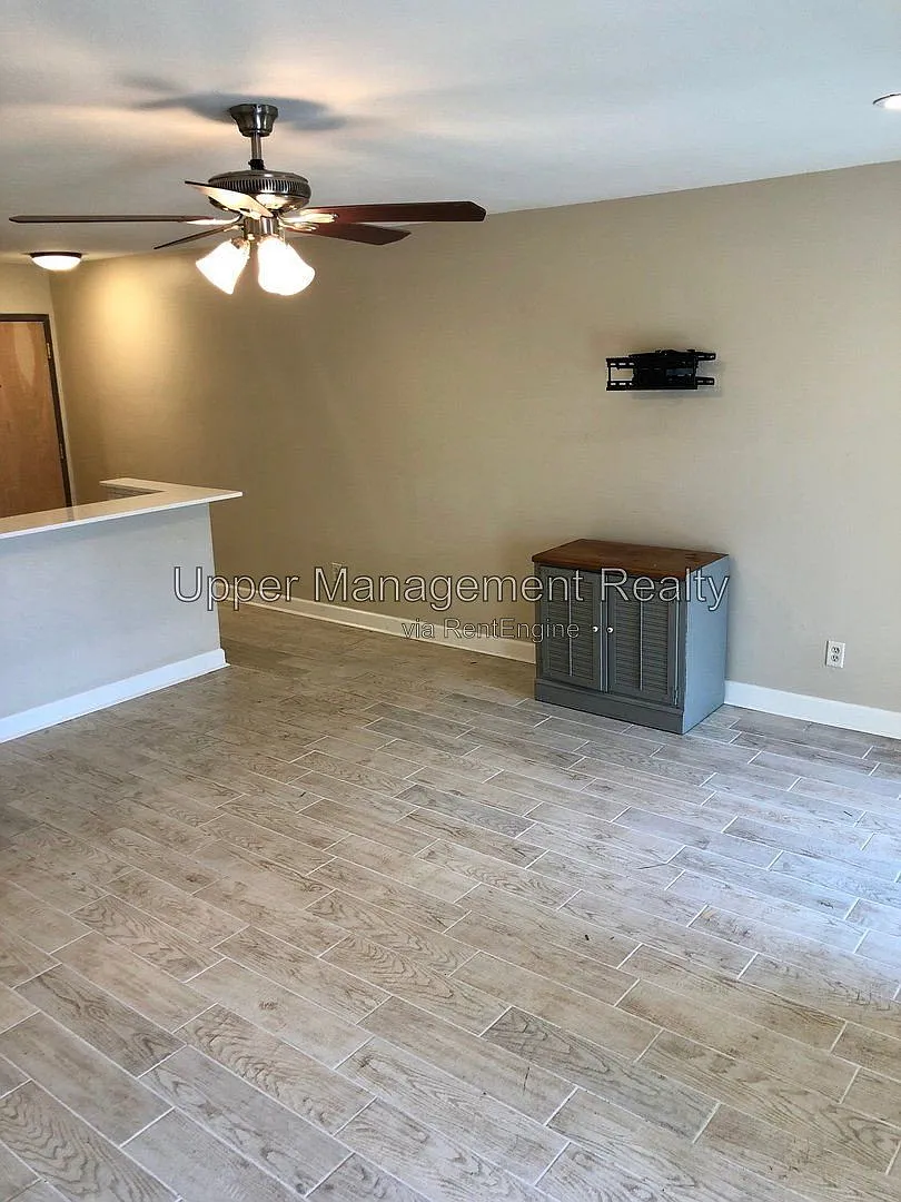 2 bed, 1.5 bath, 1000 sqft, $1,800 — Photo 3