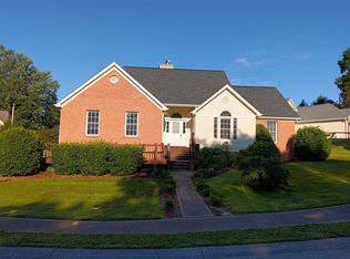 4 University Pl, Johnson City, TN 37604