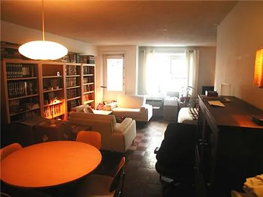 Rented by Bank Neary | media 34