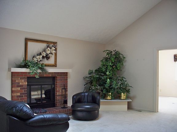 3rd image of 9616 Yorkridge Ct