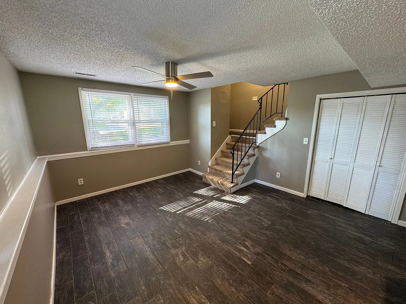 2-Bedroom Duplex Unit with Washer/Dryer Hookups — Photo 3