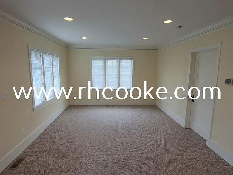 719 W Maxwell Ave — Photo 3