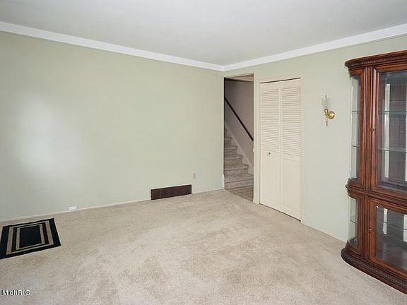 2nd image of 6213 Marlow St