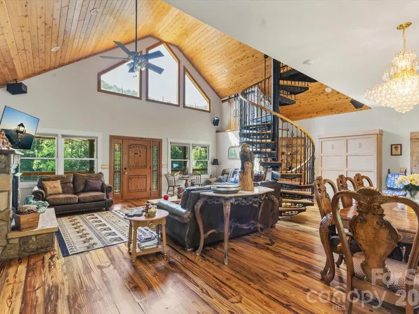 2533 Coopers Creek Rd, Bryson City, NC 28713