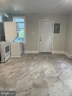 207 Summer St — Photo 3