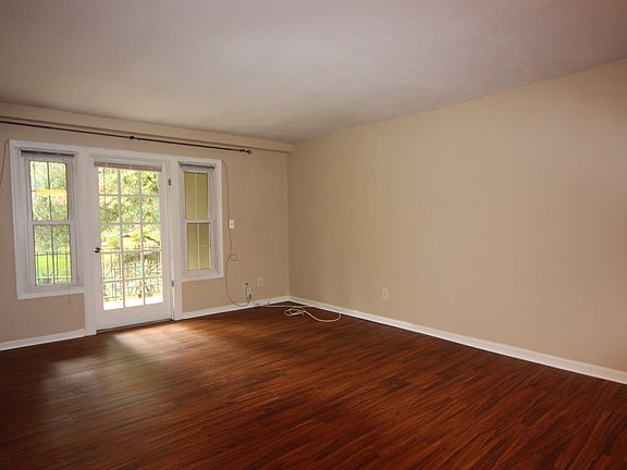 Living room w/laminate