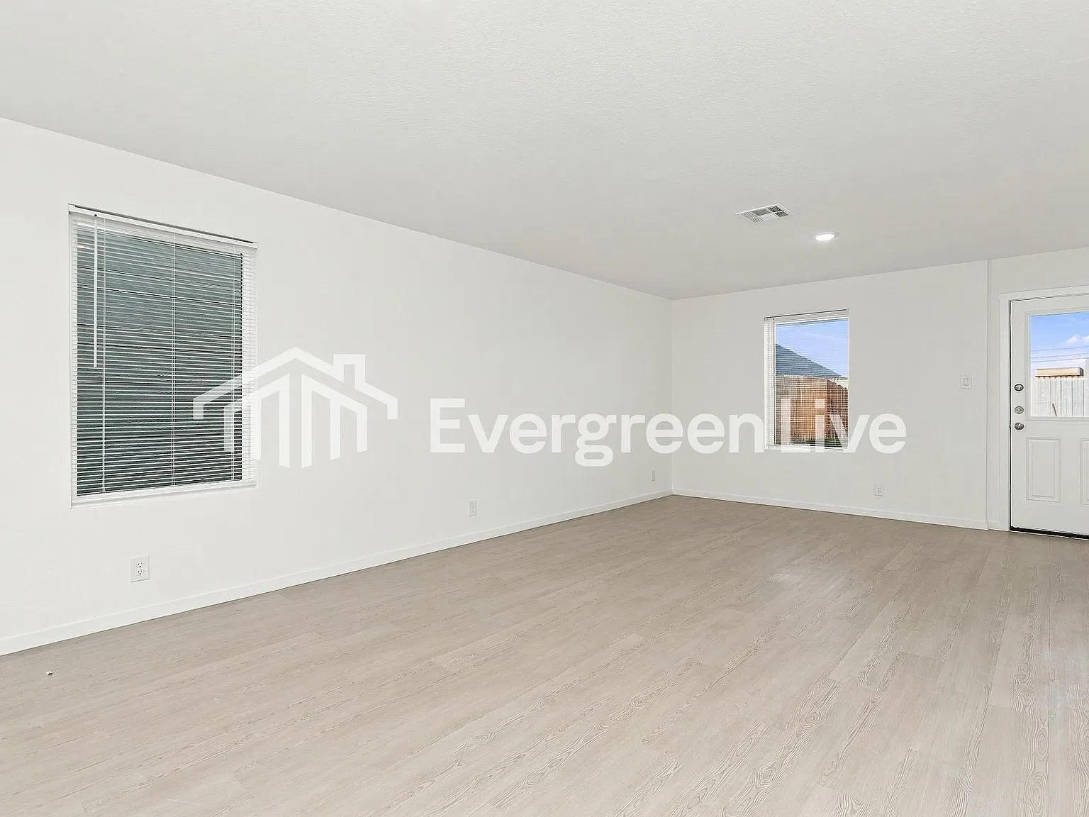 3 bed, 2.5 bath, 1360 sqft, $1,515 — Photo 4