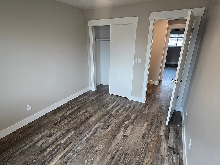 870 W 675 N — Photo 12