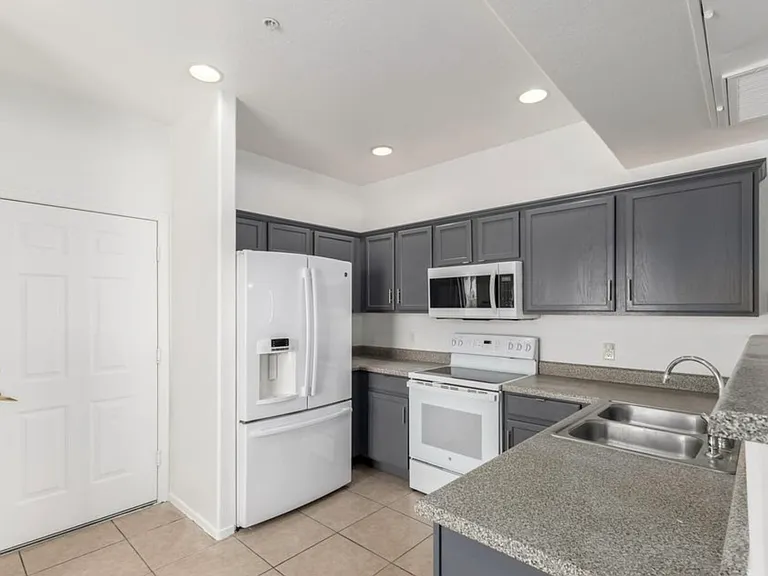 6770 N 47th Ave #1016 — Photo 7