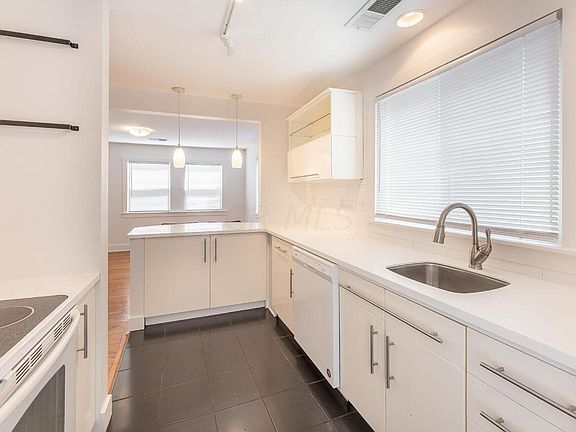 5th image of 132 E Lincoln Ave