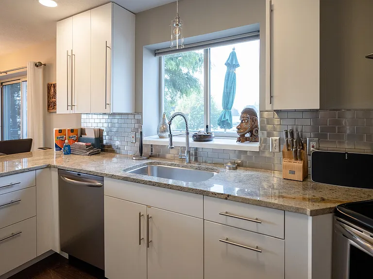 216 N Harbor Dr — Photo 5