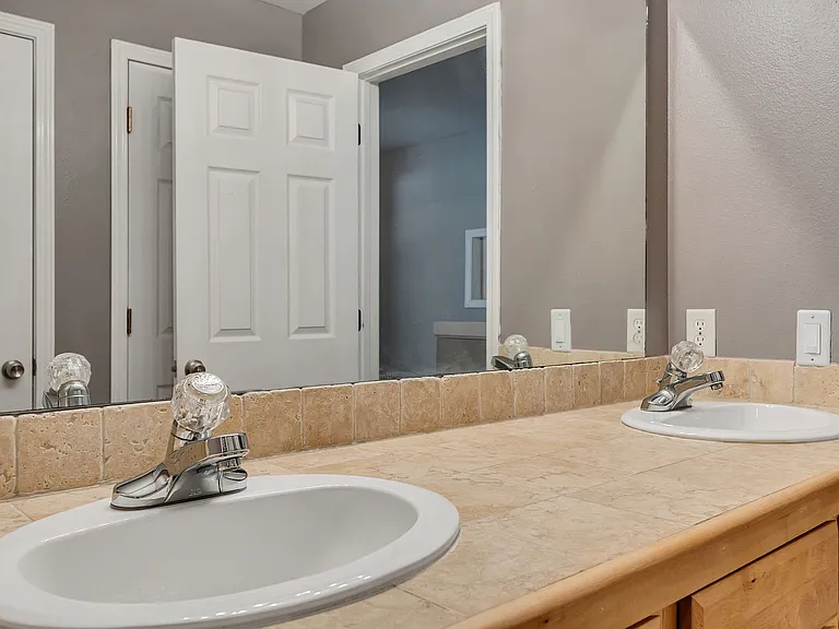 304 Florida St — Photo 23