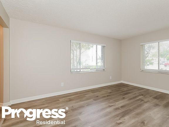 3rd image of 28 Cinnamon Dr