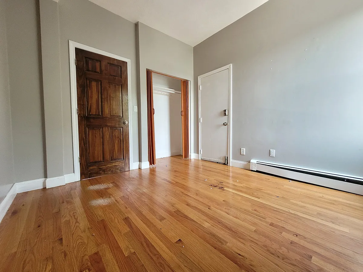 Building Photo - 338 Warren St #6