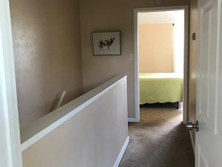 Upper level hallway connecting the 2 bedrooms.