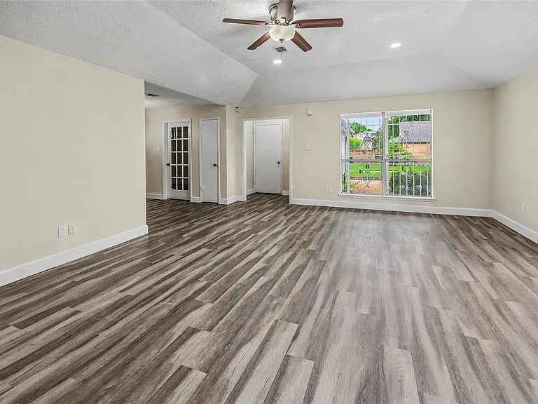 7907 Chancel Dr — Photo 9