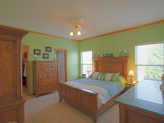 Master Suite w/ W-In Closet!