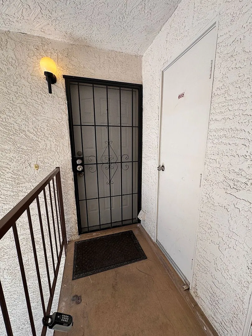 6659 W Tropicana Ave — Photo 2