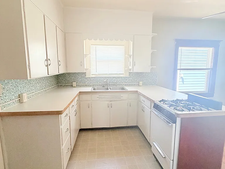 428 S Clemens Ave — Photo 7