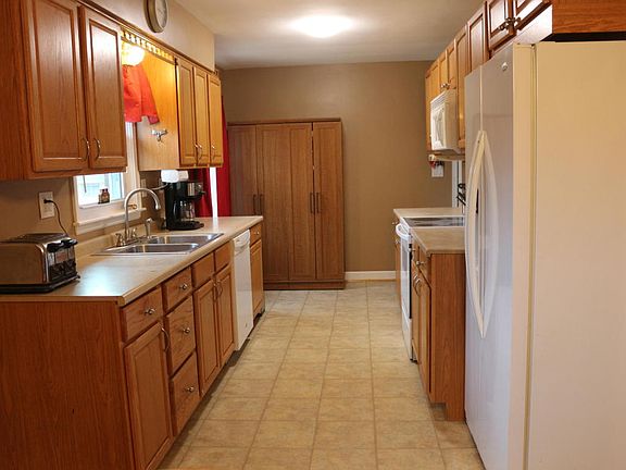 4th image of 9607 Holiday Dr