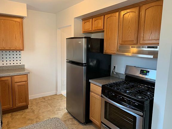 2nd image of 1616 Amelia Ave