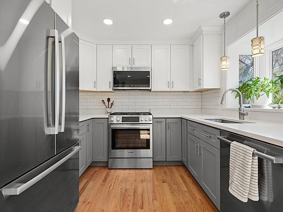 4th image of 13-15 Everett St #5