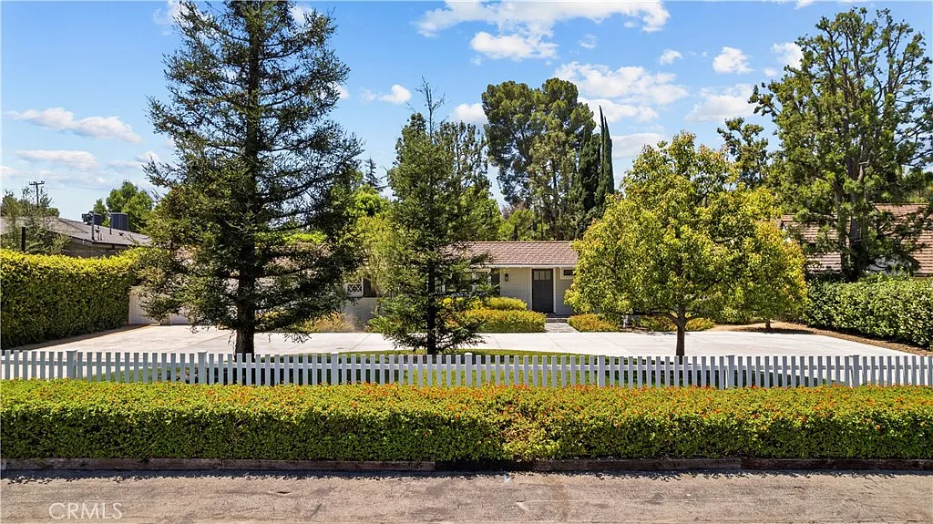 5 bed, 3400 sqft, $10,500 — Photo 2