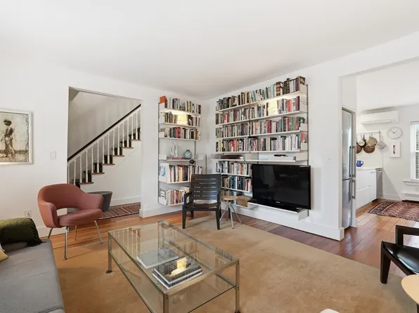 26 Winter St #26, Easthampton, MA 01027