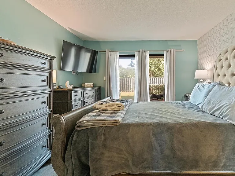 800 Bay Dr #10 — Photo 10