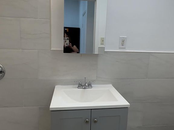 5th image of 5649 Woodmont St