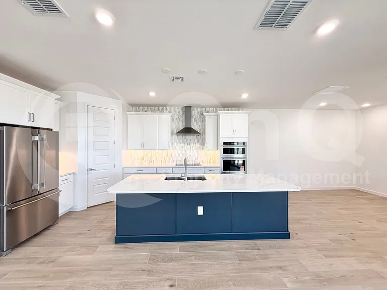 10042 S 23rd Ln — Photo 3