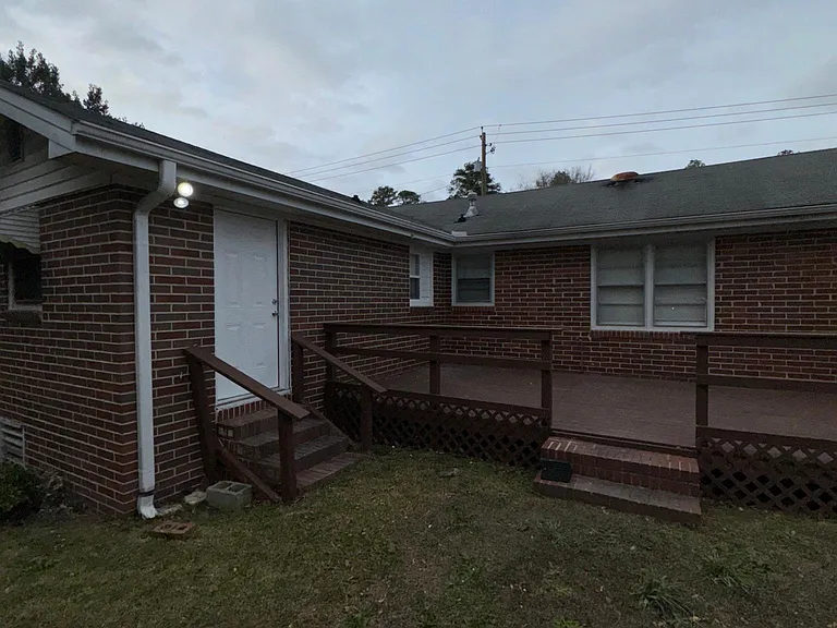 1178 Newberg Ave — Photo 11