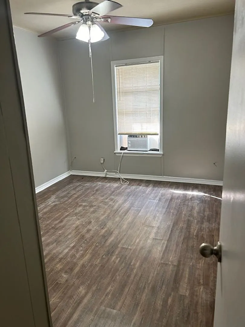 301 Robert St. Apartments — Photo 4