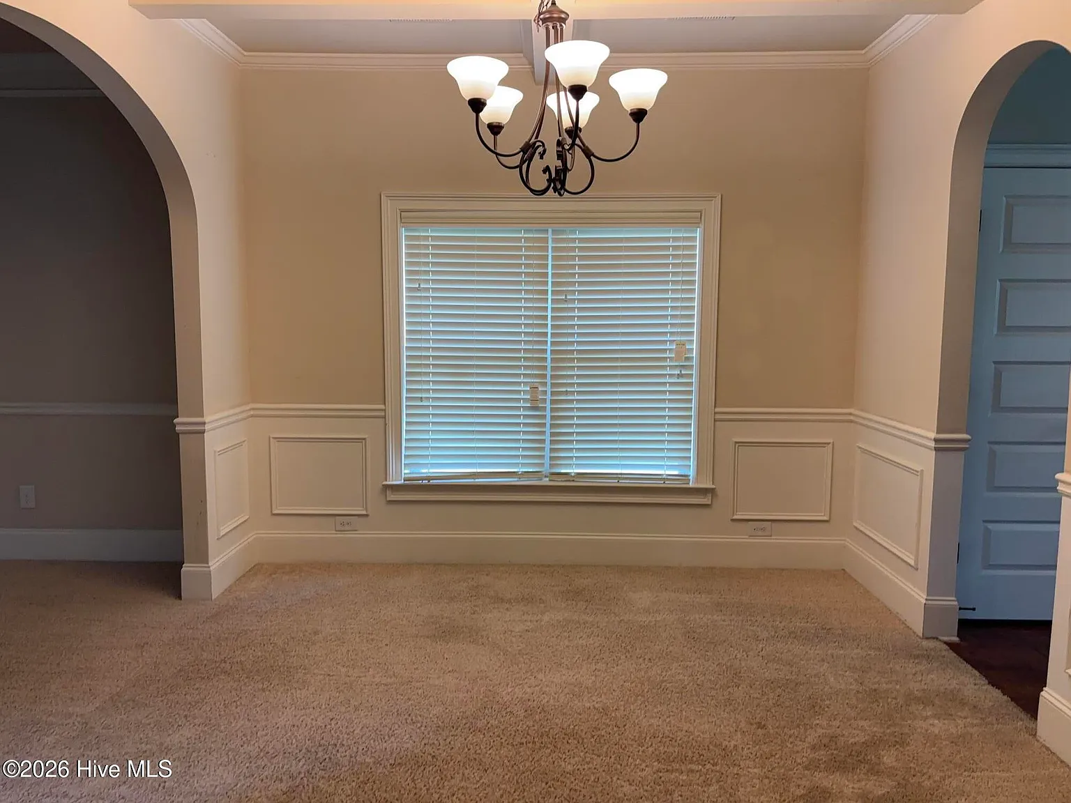 4 bed, 2.5 bath, 2619 sqft, $2,100 — Photo 3