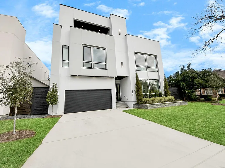 2232 Swift Blvd — Photo 2